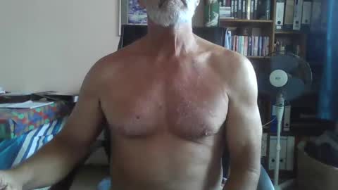 Snapshot of bobbgud chatting on September 2025 08:35:01 AM Bobbgud online show from September 2025 08:35:01 AM