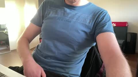 Snapshot of boegieboy76 chatting on December 2024 08:49:02 AM ask me online show from December 2024 08:49:02 AM