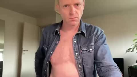 Snapshot of boegieboy76 chatting on November 2025 09:19:02 AM ask me online show from November 2025 09:19:02 AM