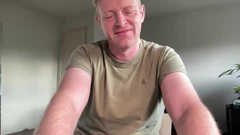 Snapshot of boegieboy76 chatting on November 2025 08:47:01 AM ask me online show from November 2025 08:47:01 AM