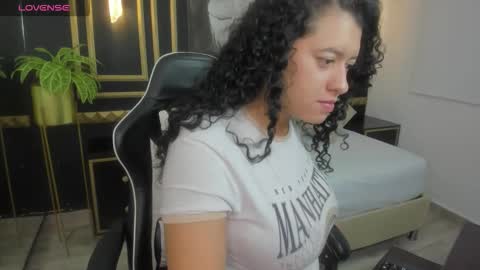 bonnie68_ online show from November 2025 01:32:01 PM