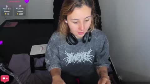 Snapshot of bonnie_moon_ chatting on February 2026 09:19:01 PM Bonnie Help me reach 500 likes online show from February 2026 09:19:01 PM