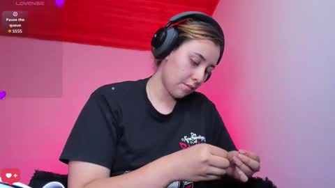 Snapshot of bonnie_moon_ chatting on February 2026 10:47:02 PM Bonnie Help me reach 500 likes online show from February 2026 10:47:02 PM