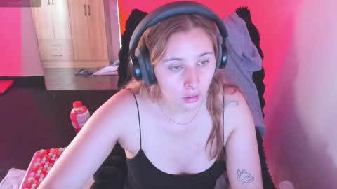 Snapshot of bonnie_moon_ chatting on February 2026 06:30:01 PM Bonnie Help me reach 500 likes online show from February 2026 06:30:01 PM