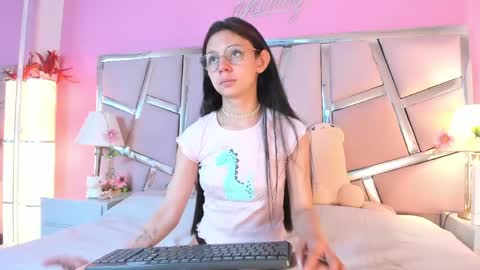 Snapshot of bonniepark_ chatting on April 2026 05:10:02 PM Bonnie online show from April 2026 05:10:02 PM