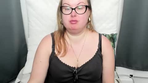 Bonnie online show from October 2025 05:31:02 AM