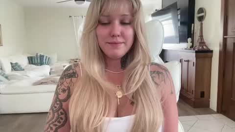 Snapshot of boobznbeer chatting on May 2026 11:01:01 PM Miley online show from May 2026 11:01:01 PM