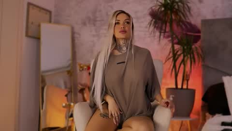 Snapshot of bossandbabe chatting on February 2026 06:37:02 PM BriannaXmoon online show from February 2026 06:37:02 PM