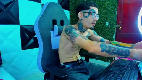 Snapshot of boy_tatto77 chatting on May 2026 12:02:01 PM boy_tatto77 online show from May 2026 12:02:01 PM