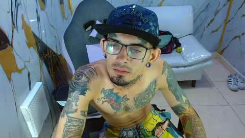 Snapshot of boy_tatto77 chatting on June 2026 02:33:01 PM boy_tatto77 online show from June 2026 02:33:01 PM