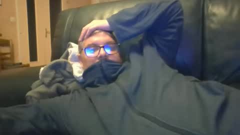 Snapshot of bozo81 chatting on December 2025 04:48:02 PM bozo81 online show from December 2025 04:48:02 PM