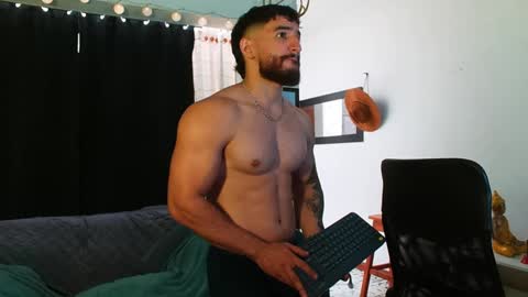 Snapshot of bradley_martinez chatting on January 2025 05:28:02 PM Bradley Martinez online show from January 2025 05:28:02 PM