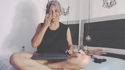 BRENDA VELASQUEZ online show from September 2025 02:27:02 PM