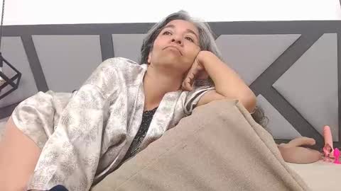 BRENDA VELASQUEZ online show from October 2025 09:03:02 PM