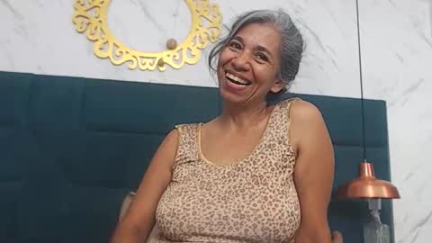 BRENDA VELASQUEZ online show from November 2025 07:57:01 PM