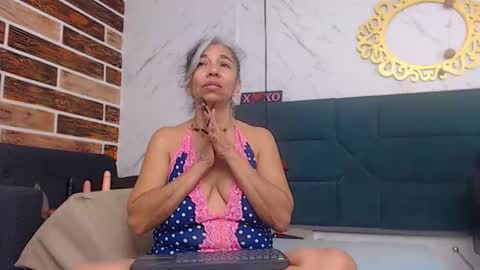 BRENDA VELASQUEZ online show from November 2025 01:37:02 PM