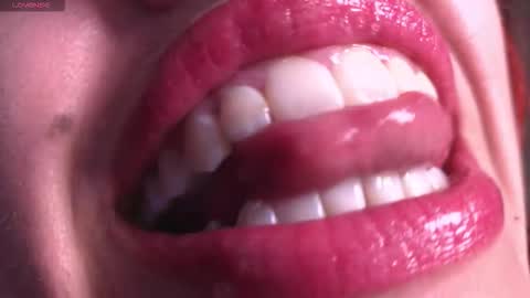 Bri  online show from November 2025 05:28:02 PM