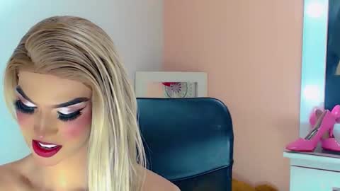 BRIANA online show from November 2025 04:00:01 AM