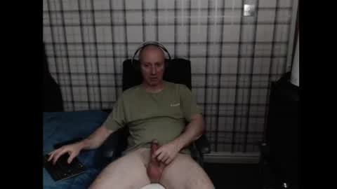 Snapshot of britguy_uk chatting on June 2026 09:38:02 PM Lemee Joinyuu online show from June 2026 09:38:02 PM