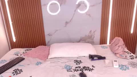 brithanny_03 online show from December 2025 08:04:02 PM