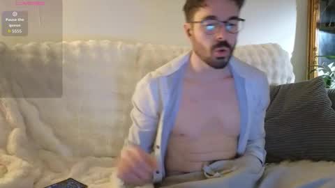 Snapshot of britishpoet chatting on November 2025 08:02:01 PM Callum online show from November 2025 08:02:01 PM