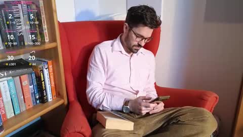 Snapshot of britishpoet69 chatting on December 2025 11:30:02 AM British Poet online show from December 2025 11:30:02 AM