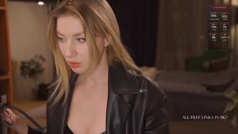 Snapshot of bronnica chatting on December 2024 02:49:02 PM Anna online show from December 2024 02:49:02 PM