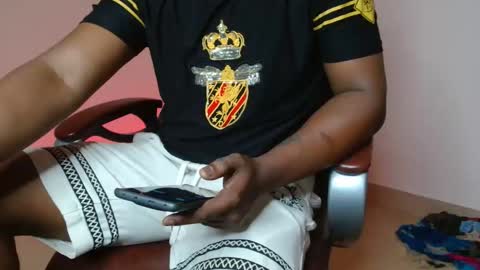 brown_king_00 online show from November 2025 12:38:02 PM