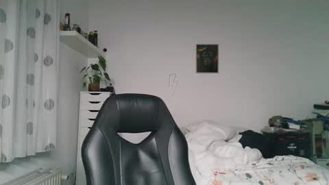 Bruce online show from October 2025 07:03:02 PM