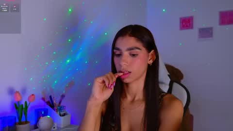 Snapshot of brunetteadams001 chatting on December 2025 05:56:02 AM SARAH online show from December 2025 05:56:02 AM