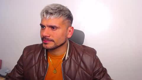 bruno_booss online show from December 2025 11:45:01 PM