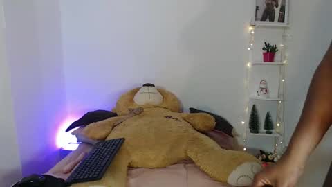 hot online show from November 2025 06:05:02 AM