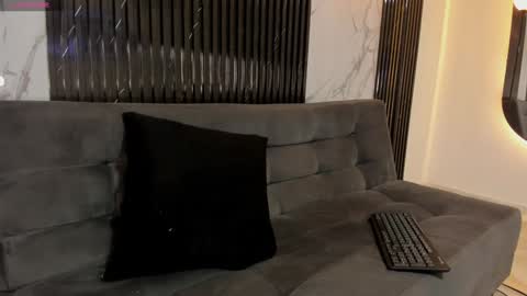 Bryxon  online show from January 2025 04:20:01 AM