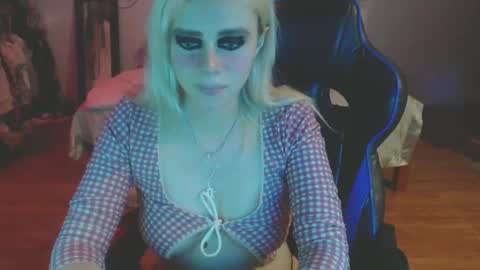 Snapshot of bubblebut11 chatting on December 2024 01:50:01 AM Isabella but call me isa  online show from December 2024 01:50:01 AM