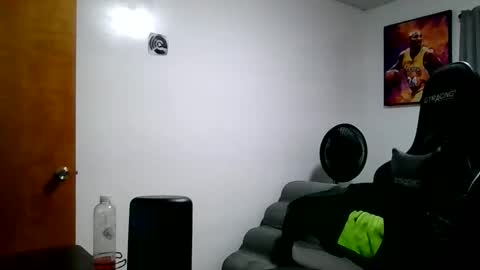 Snapshot of buffsexyman24 chatting on March 2026 12:12:01 AM buffsexyman24 online show from March 2026 12:12:01 AM