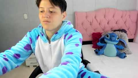 Snapshot of bug2025 chatting on October 2025 03:04:01 AM bug2025 online show from October 2025 03:04:01 AM