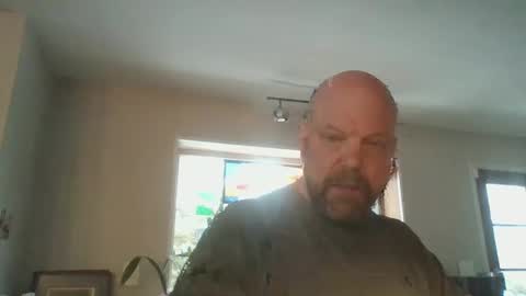 Snapshot of bulldog302w chatting on January 2025 05:18:01 PM bulldog302w online show from January 2025 05:18:01 PM