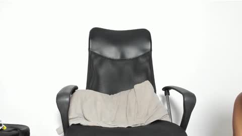 Snapshot of bunniies_ chatting on December 2025 10:47:02 PM online show from December 2025 10:47:02 PM