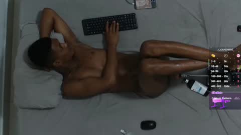 Snapshot of bunniies_ chatting on February 2026 12:37:02 AM online show from February 2026 12:37:02 AM