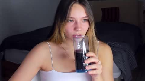 Snapshot of bunny_bonny chatting on November 2025 07:49:02 PM Alice online show from November 2025 07:49:02 PM