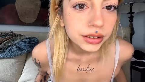 Bunnyaliengirl online show from January 2025 06:21:01 PM