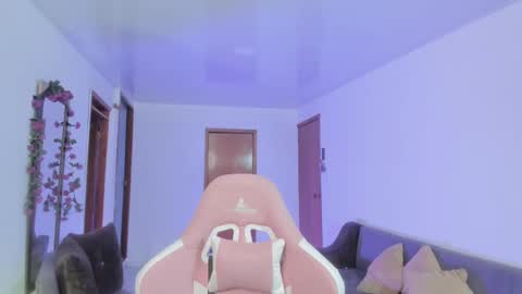 Snapshot of burbuja_cosmic chatting on March 2025 04:05:02 AM Im Val Welcome to my room My instagram Bubble cosmic online show from March 2025 04:05:02 AM