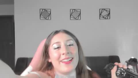 Snapshot of burbuja_cosmic chatting on September 2025 01:31:02 AM Im Val Welcome to my room My instagram Bubble cosmic online show from September 2025 01:31:02 AM