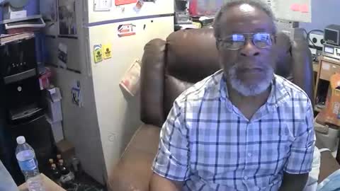 Snapshot of bushhunter23 chatting on December 2025 04:05:01 PM bushhunter23 online show from December 2025 04:05:01 PM