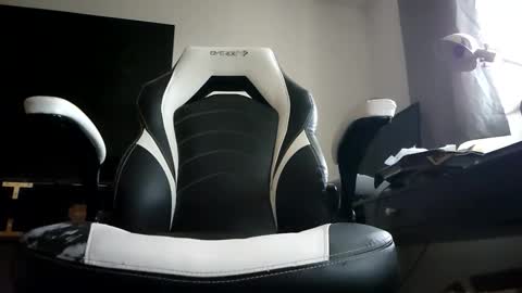 bwall1425 online show from November 2025 09:18:01 PM