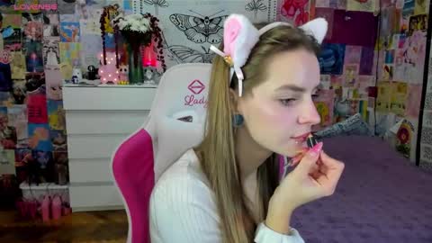 Snapshot of caaandy_girl chatting on October 2025 06:21:01 PM Emily  online show from October 2025 06:21:01 PM