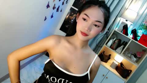 Snapshot of caitlin_x chatting on May 2026 11:21:02 PM caitlin online show from May 2026 11:21:02 PM