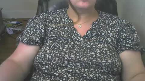 Snapshot of calescia chatting on June 2026 01:06:02 AM Calescia Ray online show from June 2026 01:06:02 AM