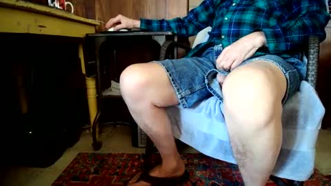 Snapshot of cali1962 chatting on January 2025 08:00:01 PM Cal online show from January 2025 08:00:01 PM