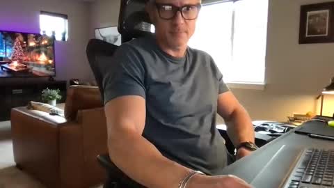 calirsedmo online show from December 2025 07:32:01 PM